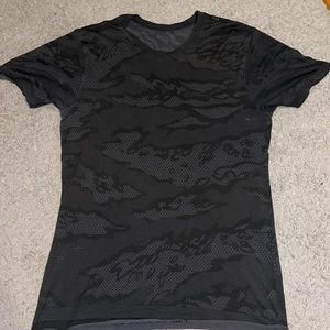 Men’s camo lulu lemon shirt